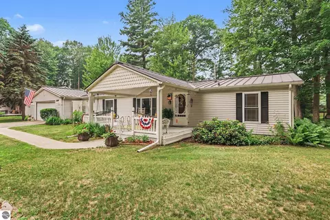 2423 West Dr, Tawas City, MI 48763