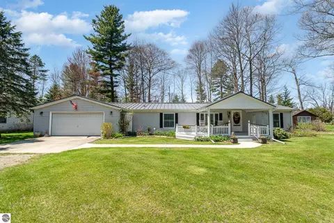 2423 West Dr, Tawas City, MI 48763