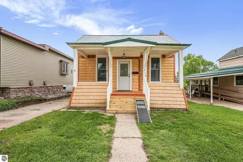 218 Stimson St, Cadillac, MI 49601