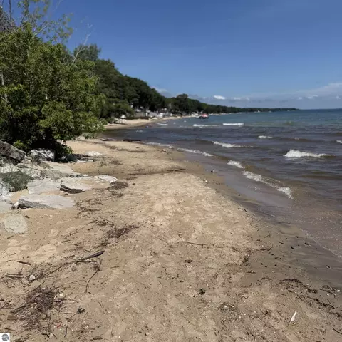 1921 N Huron Rd, Tawas City, MI 48763
