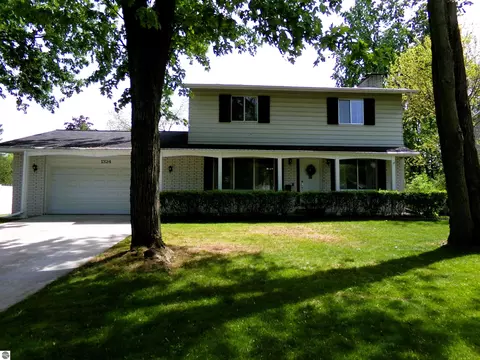 1324 E Bennett St, Mount Pleasant, MI 48858