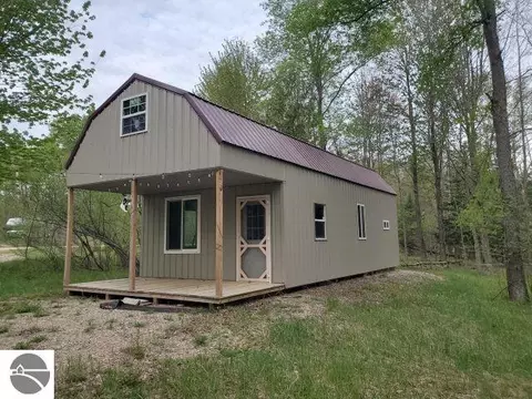 44 Rolling Hills Dr, West Branch, MI 48661