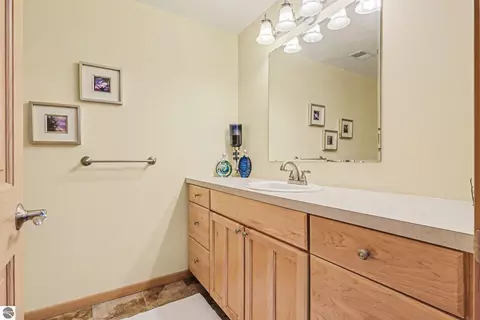 Bath - 576 N Huron Rd #202, Au Gres, MI 48703 photo 4 of 4