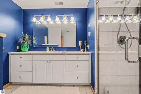 Bath - 576 N Huron Rd #202, Au Gres, MI 48703 photo 1 of 4