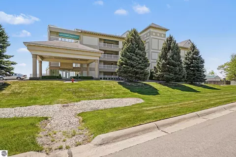 576 N Huron Rd, Au Gres, MI 48703
