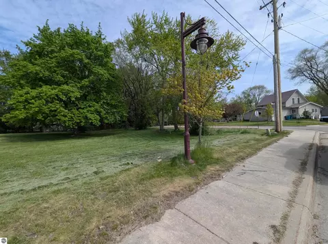 210 N Mackinaw Rd, Au Gres, MI 48703