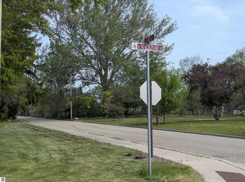 210 N Mackinaw Rd, Au Gres, MI 48703 photo 2
