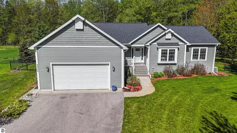5982 Village Dr, Traverse City, MI 49685