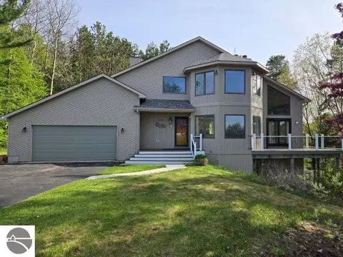 1177 Fairway Pointe Dr, Traverse City, MI 49696