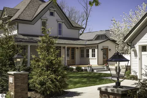 401 Washington St, Traverse City, MI 49684