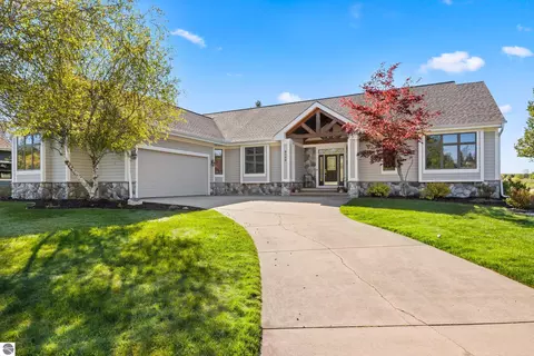 5148 Arrowhead Cir, Williamsburg, MI 49690
