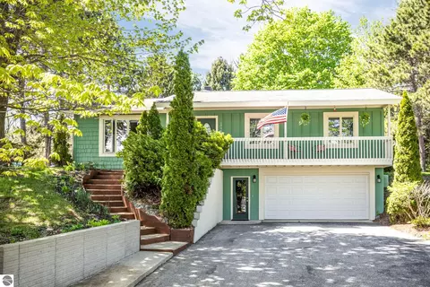 6066 S West Bay Shore Dr, Traverse City, MI 49684