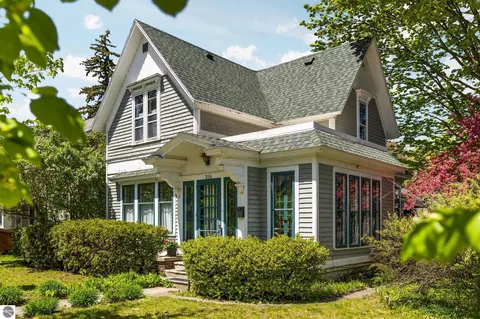 316 Seventh St, Traverse City, MI 49684