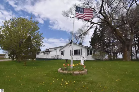 11663 N 11 Rd, Buckley, MI 49620