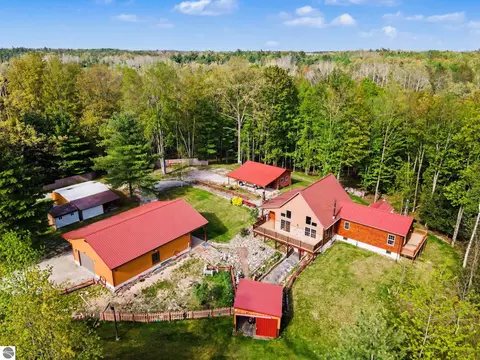 1900 N Forest Lake Dr, Alger, MI 48610