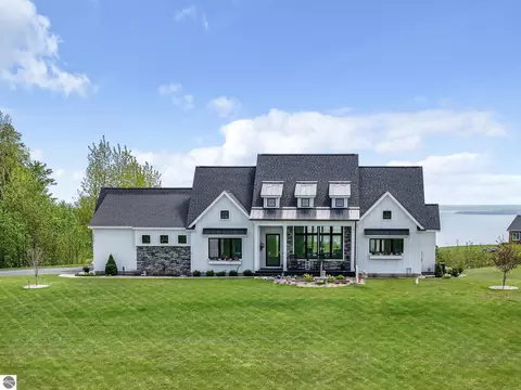 10041 E John Michael Dr, Suttons Bay, MI 49682