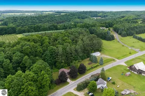 1551 N Macksey Rd, Suttons Bay, MI 49682