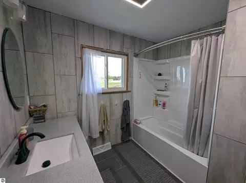 Bath - 1171 N M-65, Twining, MI 48766 photo 3 of 5