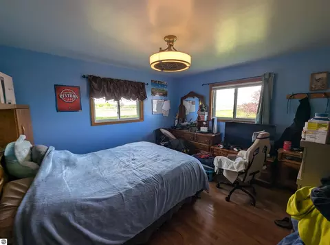 Bedroom - 1171 N M-65, Twining, MI 48766 photo 5 of 7