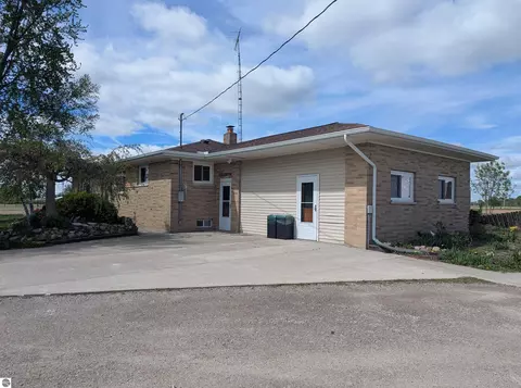 Exterior - 1171 N M-65, Twining, MI 48766 photo 3 of 17