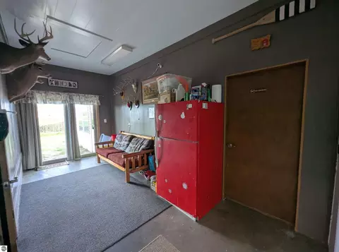 Entry Way - 1171 N M-65, Twining, MI 48766 photo 1 of 2