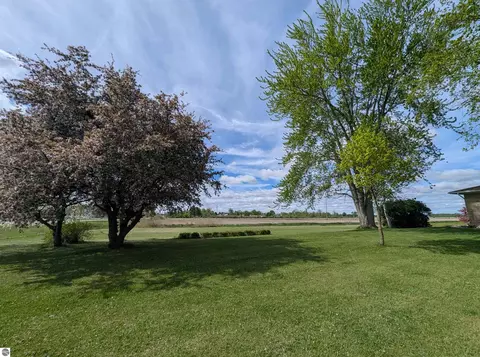 Exterior - 1171 N M-65, Twining, MI 48766 photo 6 of 17