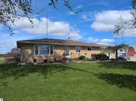 Exterior - 1171 N M-65, Twining, MI 48766 photo 5 of 17