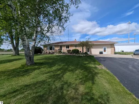 Exterior - 1171 N M-65, Twining, MI 48766 photo 4 of 17