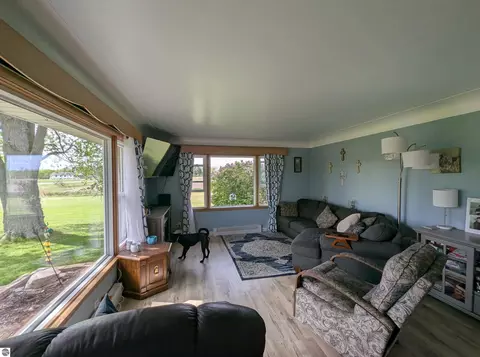 Living - 1171 N M-65, Twining, MI 48766 photo 3 of 5