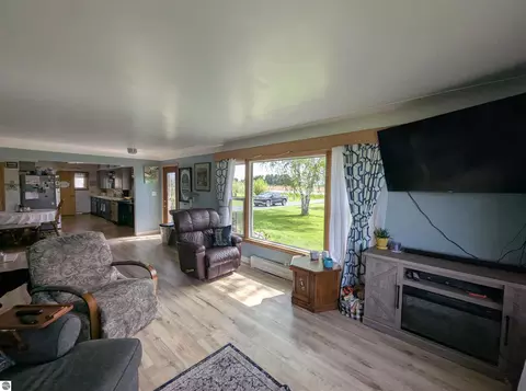 Living - 1171 N M-65, Twining, MI 48766 photo 4 of 5