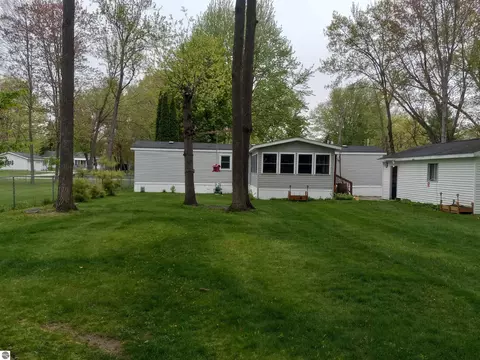 Exterior - 4144 E Anne St, Au Gres, MI 48703 photo 8 of 12
