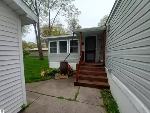 Exterior - 4144 E Anne St, Au Gres, MI 48703 photo 3 of 12