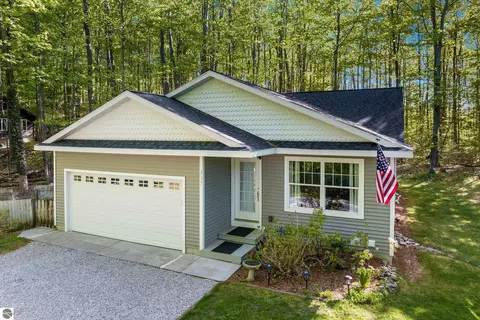 2177 N Jacobson Rd, Suttons Bay, MI 49682
