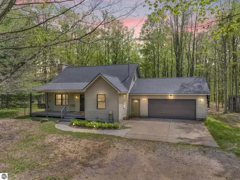 2560 S 25 Rd, Boon, MI 49618
