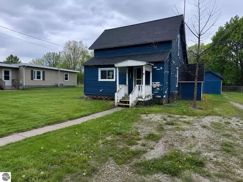 125 N Chippewa, Shepherd, MI 48883