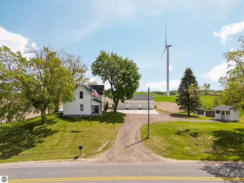 9103 E County Line Rd, Marion, MI 49665