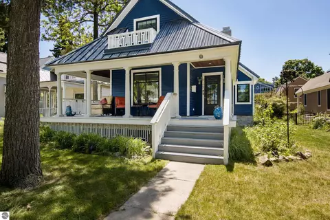 525 Fifth St, Traverse City, MI 49684