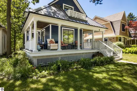 525 Fifth St, Traverse City, MI 49684