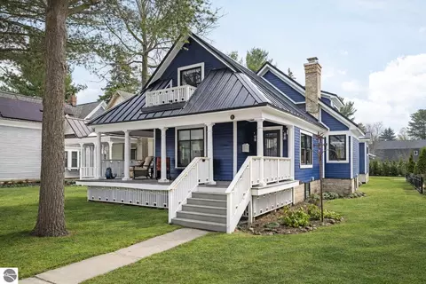 525 Fifth St, Traverse City, MI 49684