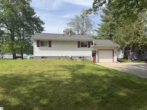 Exterior - 9463 E Colby Rd, Crystal, MI 48818 photo 2 of 7