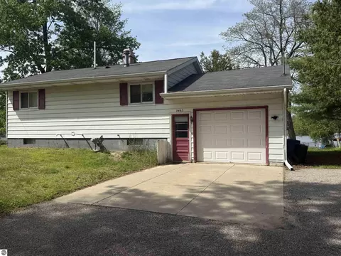 Exterior - 9463 E Colby Rd, Crystal, MI 48818 photo 3 of 7