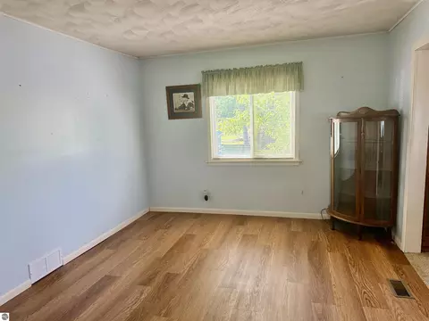 Living - 9463 E Colby Rd, Crystal, MI 48818 photo 1 of 6
