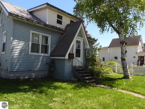 1001 Augusta St, Sault St Marie, MI 49738