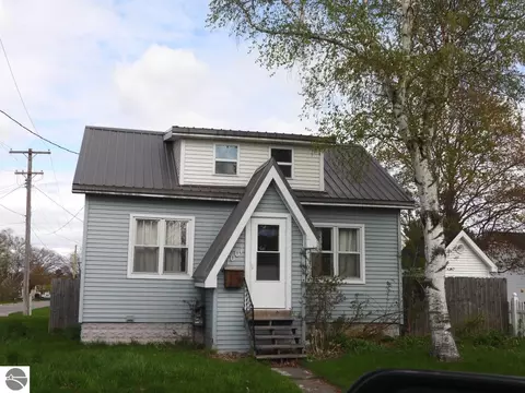 1001 Augusta St, Sault St Marie, MI 49738