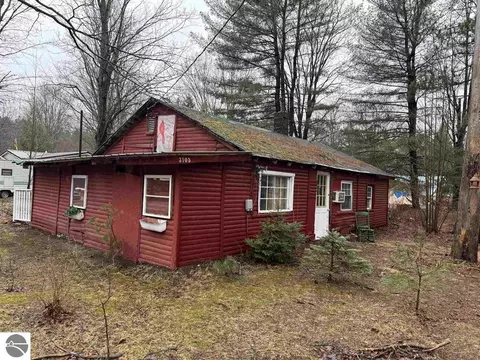 3105 N 3 14 Rd, Mesick, MI 49668