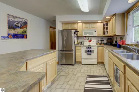Kitchen - 4451 S Hemlock Rd, Cedar, MI 49621 photo 2 of 5