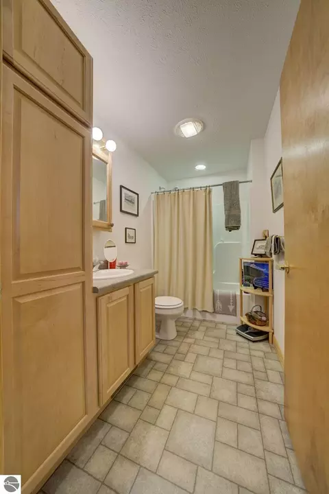 Bath - 4451 S Hemlock Rd, Cedar, MI 49621 photo 3 of 4