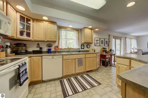 Kitchen - 4451 S Hemlock Rd, Cedar, MI 49621 photo 3 of 5