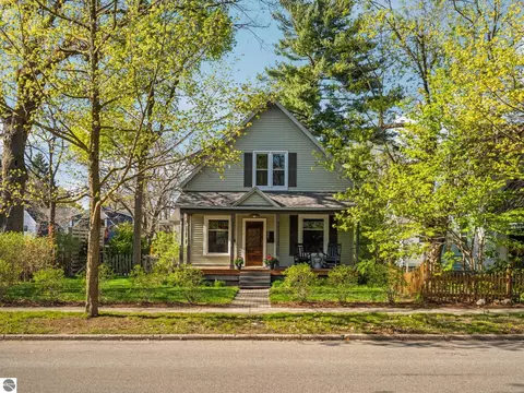 821 Webster St, Traverse City, MI 49686