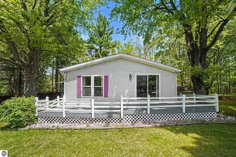 15 Backache Bnd, Elwell, MI 48832